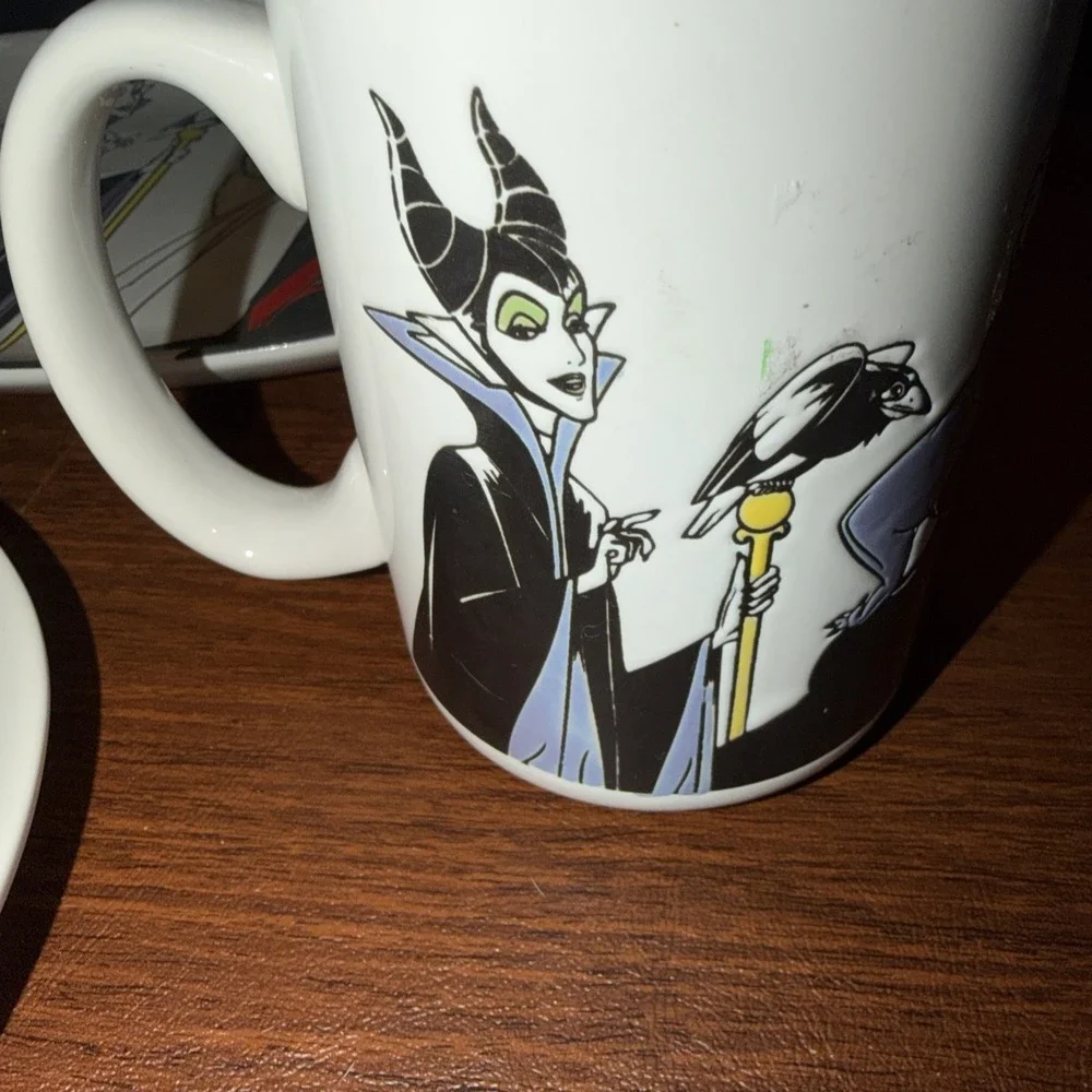 Disney Villains  Dinner Plate, Serving Platter, Mug.  New WOT‎ ZRIKE